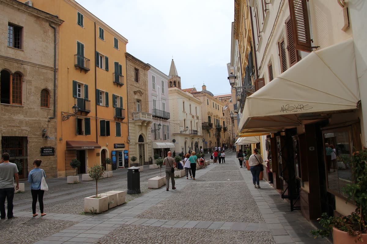 Piazza Civica in Alghero's old town, lined with tall sandstone houses and shopfronts
