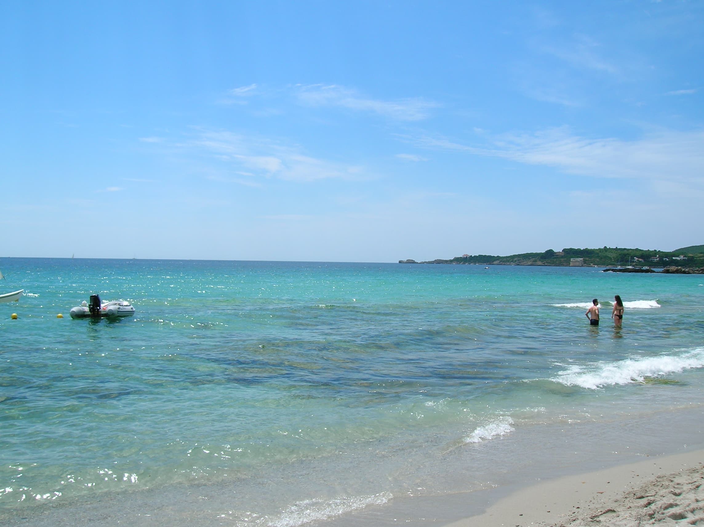 The wide, turquoise Bombarde beach near Alghero